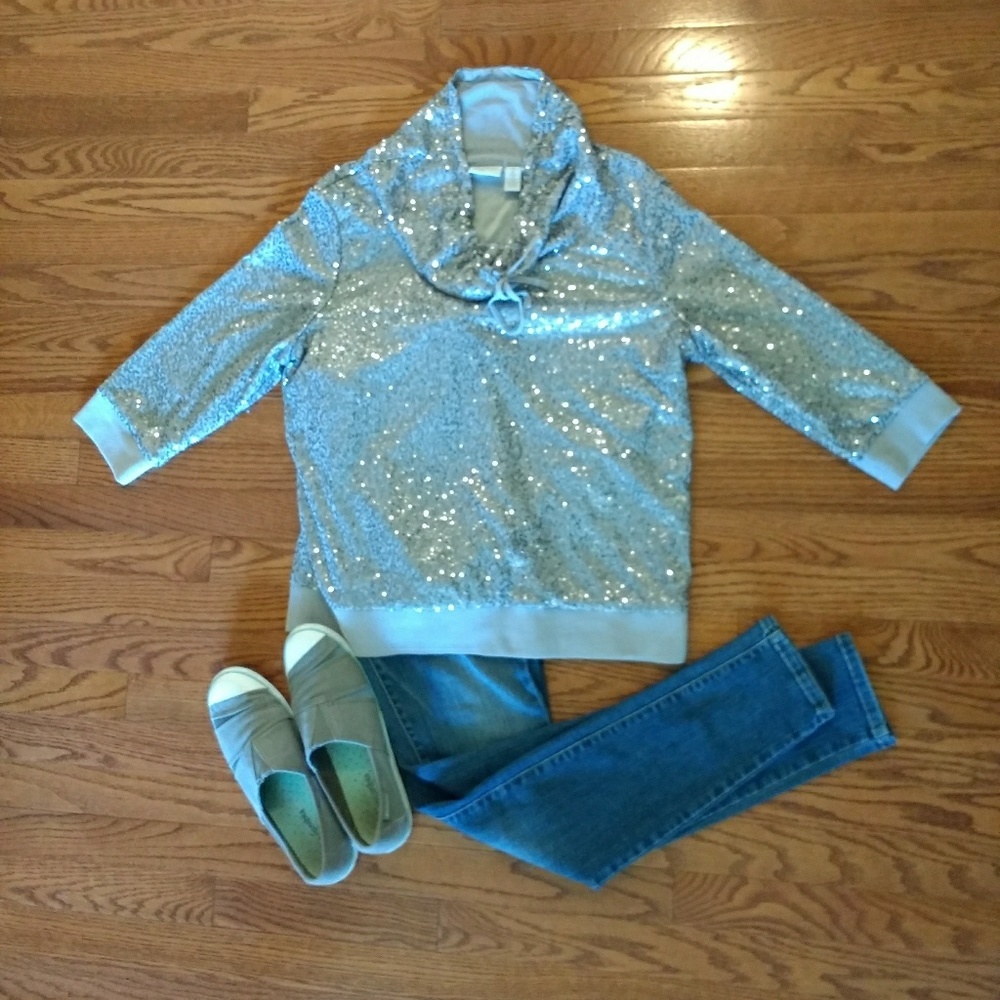 Chico's ZENERGY Gray Sequin Top, Size 2 (L)